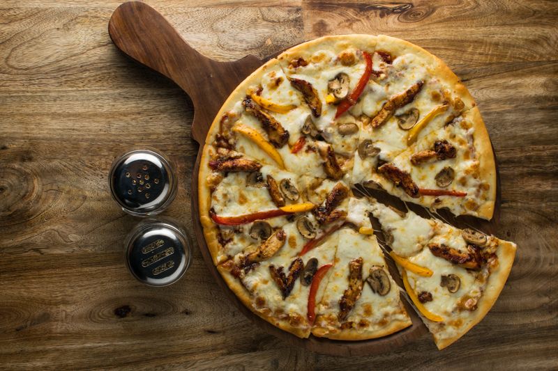 Green lantern pizza date night combo for two
